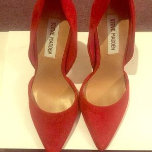 Steve Madden Varcityy red suede Pump